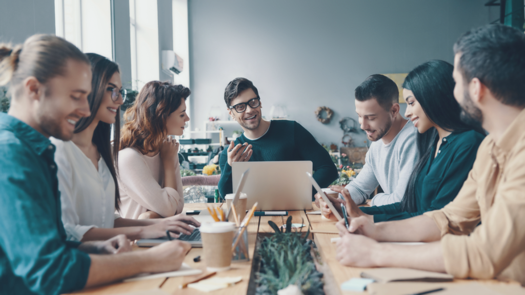 marketing manager job leading his team of marketers